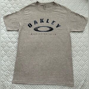 Oakley t shirt from The Buckle, Men’s reg fit size S/P, smoke/pet free home